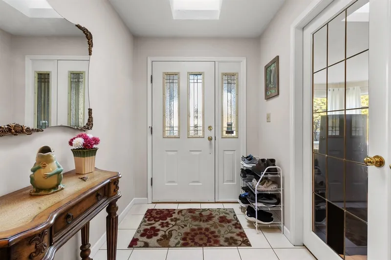 16328 108A AVENUE - photo 2 of 25