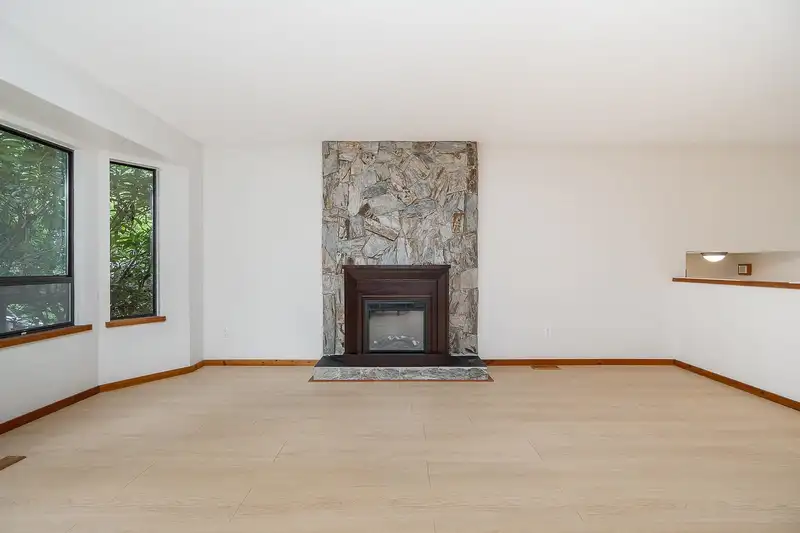 6578 130A STREET - photo 4 of 39