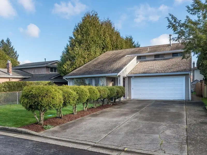 9860 SEACASTLE DRIVE - photo 3 of 33