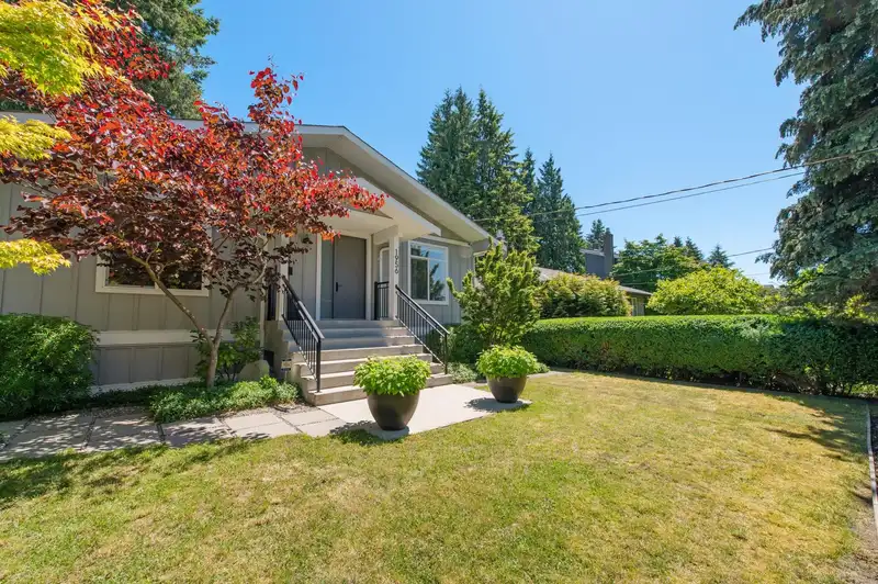 1956 WESTVIEW DRIVE - photo 1 of 36