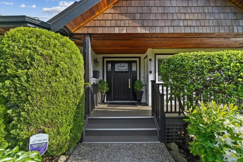 4208 SOUTHWOOD STREET - photo 2 of 39