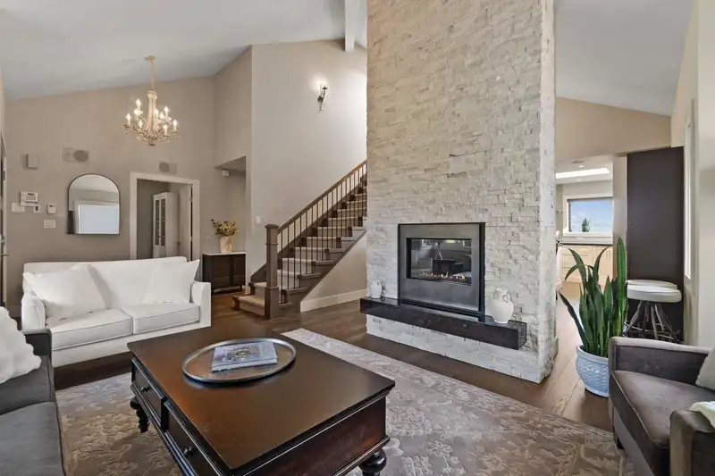 4208 SOUTHWOOD STREET - photo 3 of 39
