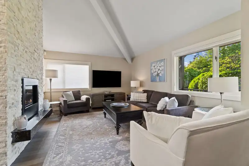 4208 SOUTHWOOD STREET - photo 4 of 39