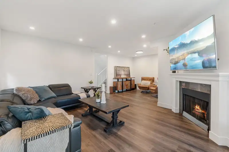 36 1216 JOHNSON STREET - photo 4 of 38