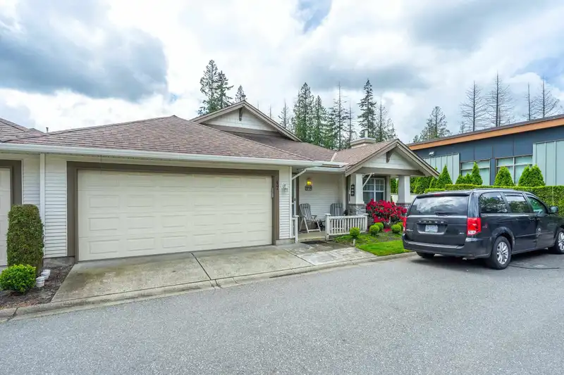 47 20751 87 AVENUE - photo 2 of 35