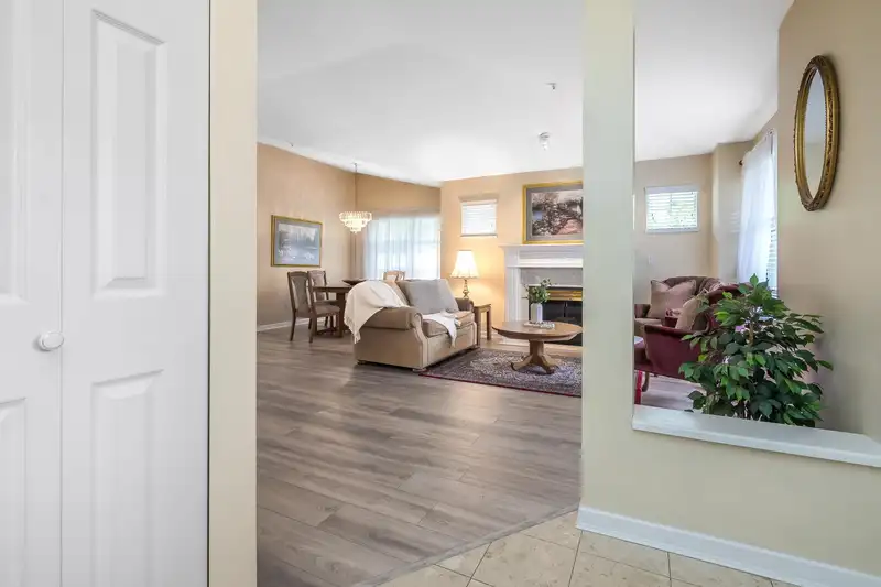 47 20751 87 AVENUE - photo 4 of 35