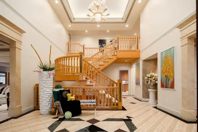 1233 LAURIER AVENUE - photo 2 of 40