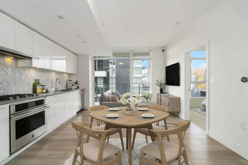 808 3581 E KENT AVENUE NORTH - photo 4 of 25