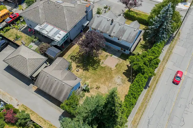 1707 HAVERSLEY AVENUE - photo 4 of 40