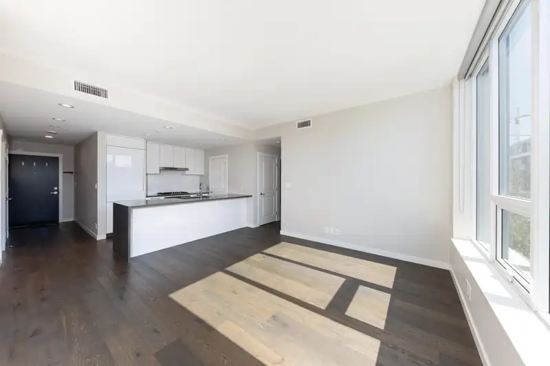412 5687 GRAY AVENUE - photo 3 of 21