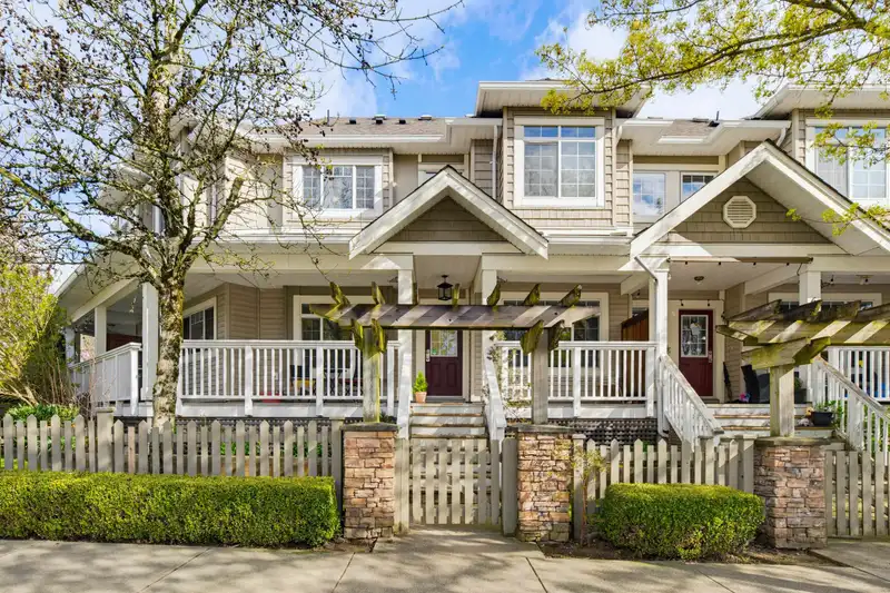 65 6852 193 STREET - photo 1 of 34