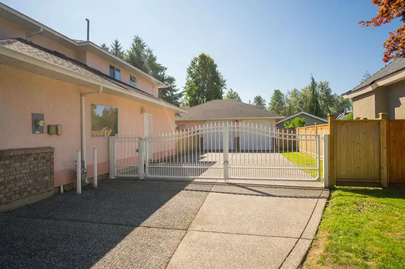 21920 44A AVENUE - photo 3 of 40