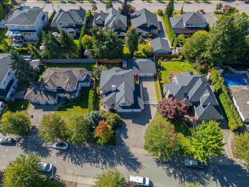 21920 44A AVENUE - photo 4 of 40