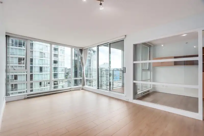 2805 1495 RICHARDS STREET - photo 2 of 26