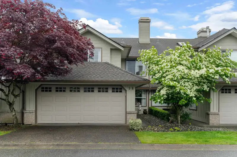 58 15860 82 AVENUE - photo 1 of 39