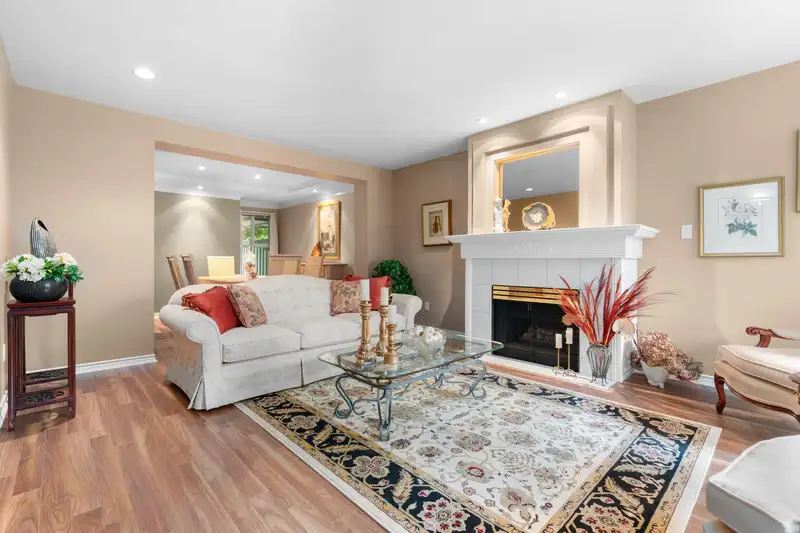 58 15860 82 AVENUE - photo 2 of 39