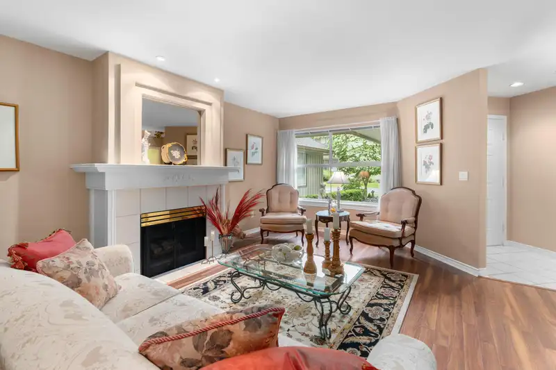 58 15860 82 AVENUE - photo 4 of 39