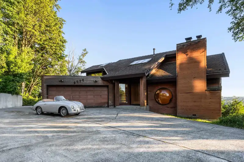 2732 2774 LUCERN CRESCENT - photo 1 of 40