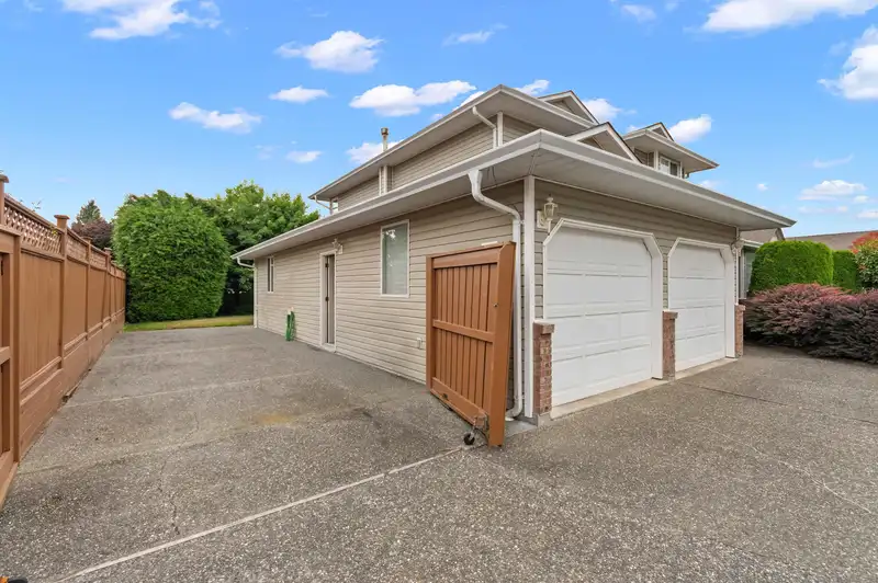 44739 CUMBERLAND AVENUE - photo 3 of 36