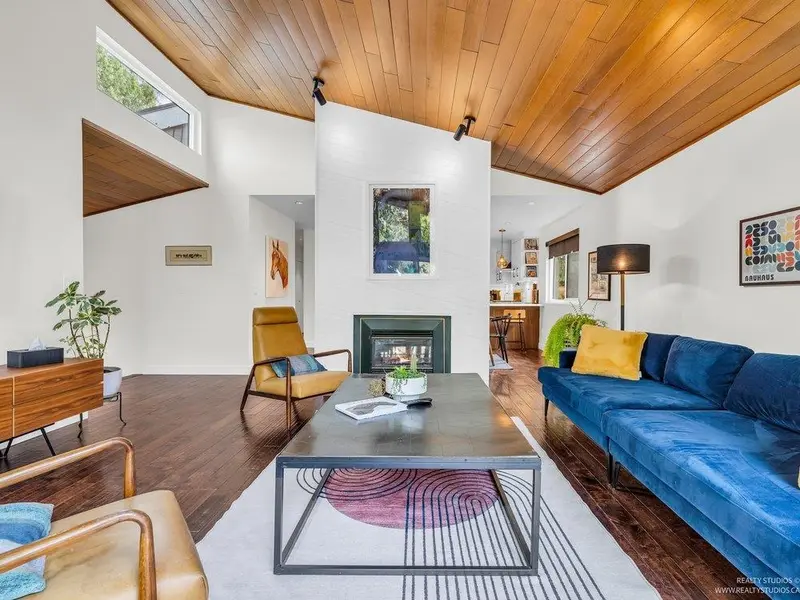 1636 FARRELL CRESCENT - photo 1 of 25