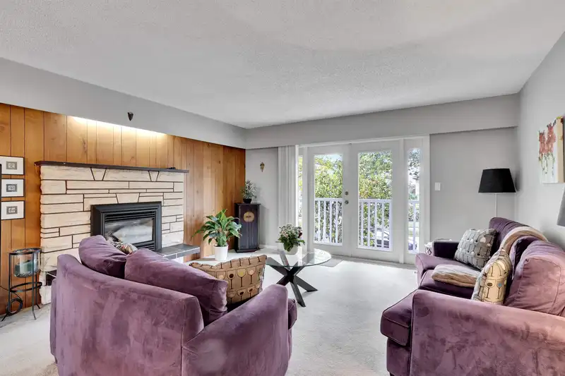 2412 E 40TH AVENUE - photo 4 of 26
