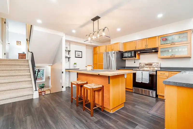 4 3347 DEWDNEY TRUNK ROAD - photo 1 of 36
