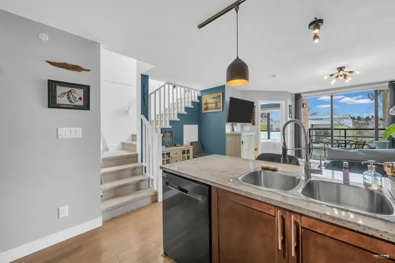 PH20 2150 E HASTINGS STREET - photo 4 of 17