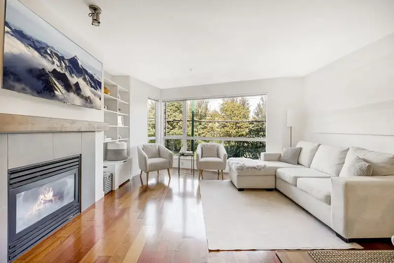 680 W 6TH AVENUE - photo 1 of 33