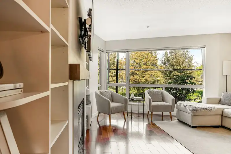 680 W 6TH AVENUE - photo 3 of 33
