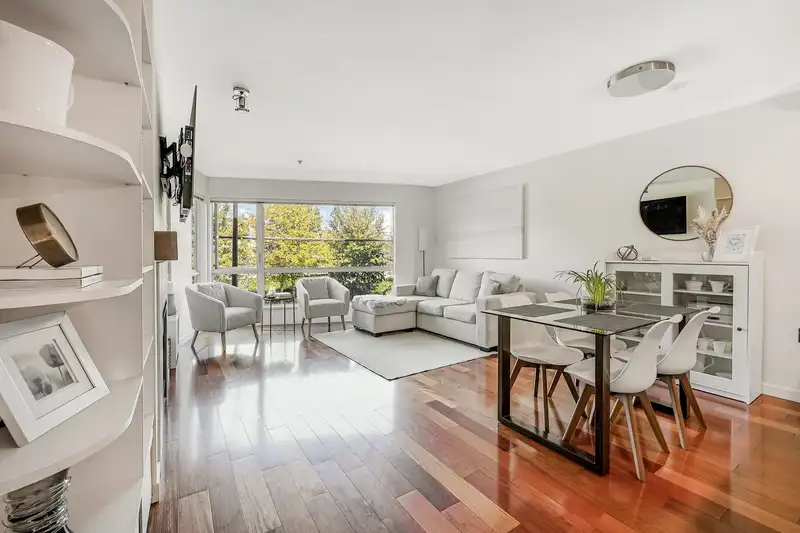 680 W 6TH AVENUE - photo 4 of 33