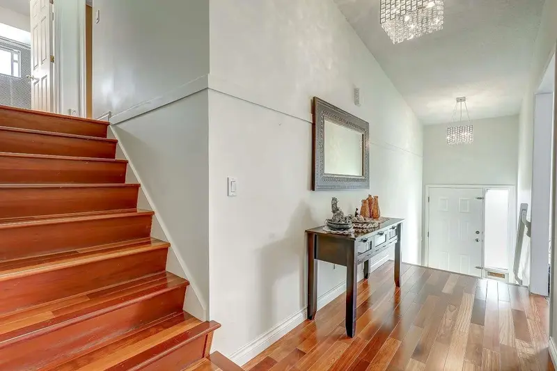 15481 92A AVENUE - photo 2 of 25