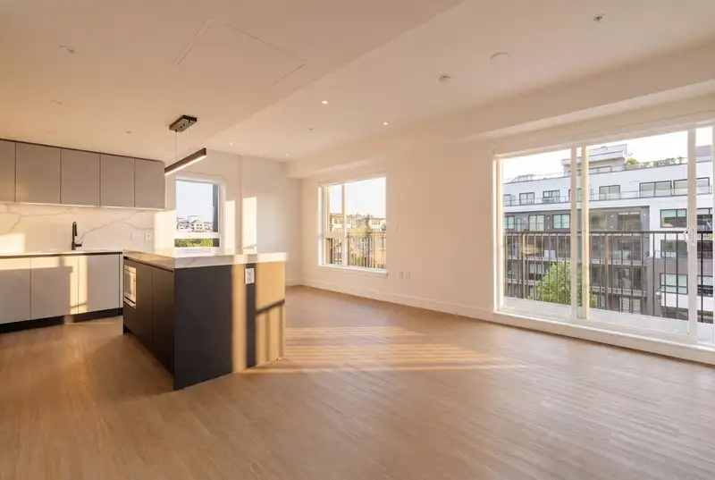 503 2235 E BROADWAY - photo 2 of 23