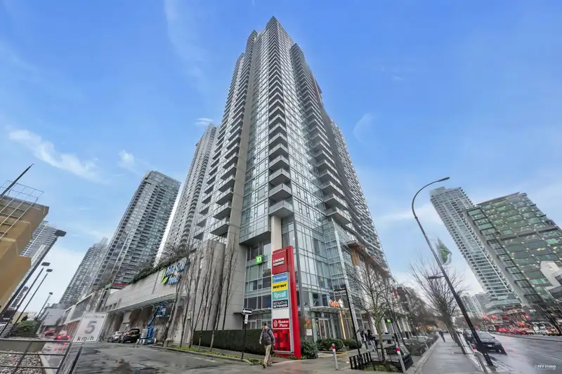 2109 4688 KINGSWAY - photo 1 of 40