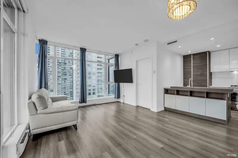 2109 4688 KINGSWAY - photo 2 of 40