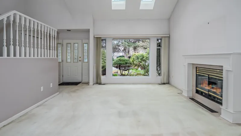 1 4756 62 STREET - photo 4 of 25