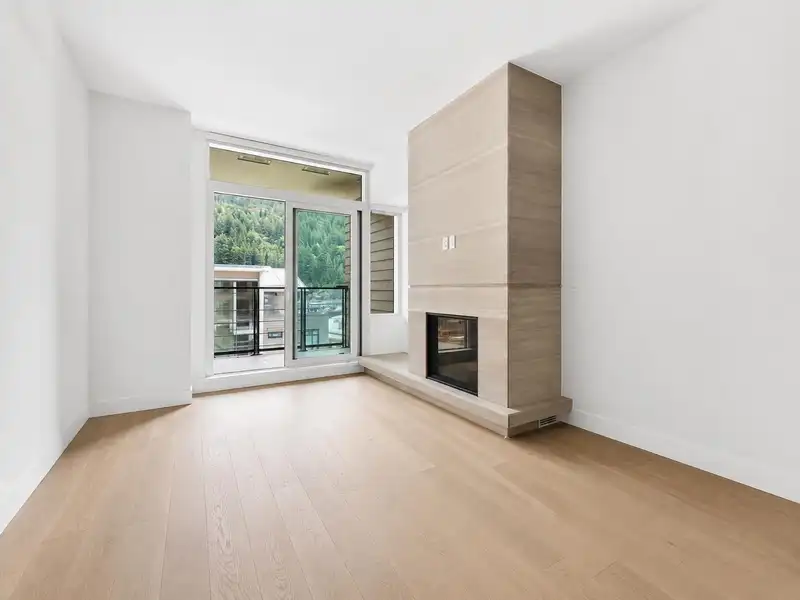 405 6687 NELSON AVENUE - photo 2 of 18