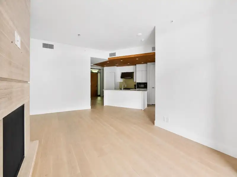 405 6687 NELSON AVENUE - photo 3 of 18