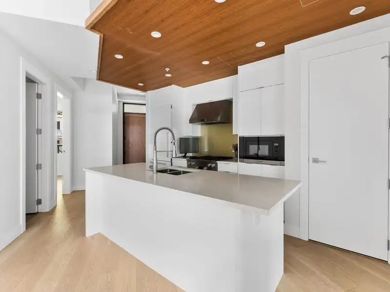 405 6687 NELSON AVENUE - photo 4 of 18