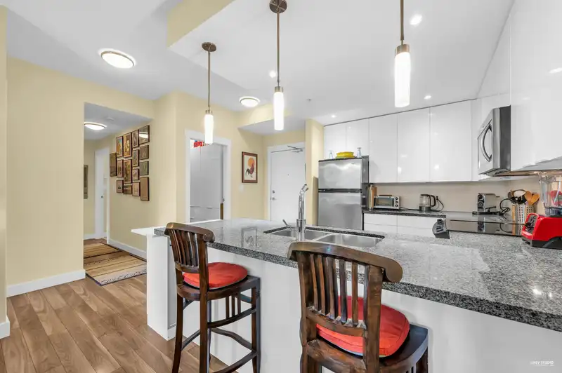 403 2368 MARPOLE AVENUE - photo 1 of 34
