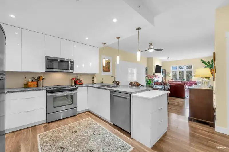 403 2368 MARPOLE AVENUE - photo 4 of 34