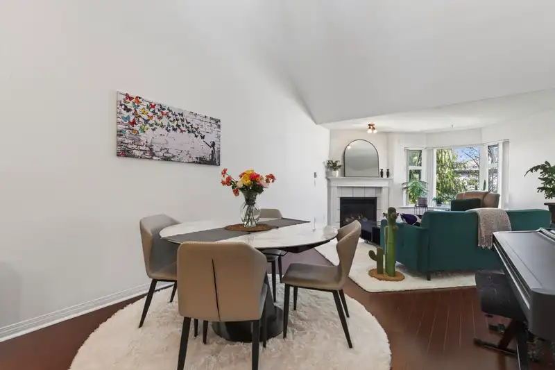 306 1999 SUFFOLK AVENUE - photo 2 of 31