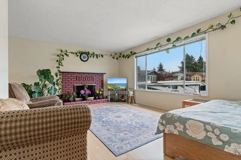 3180 CORONATION COURT - photo 4 of 40