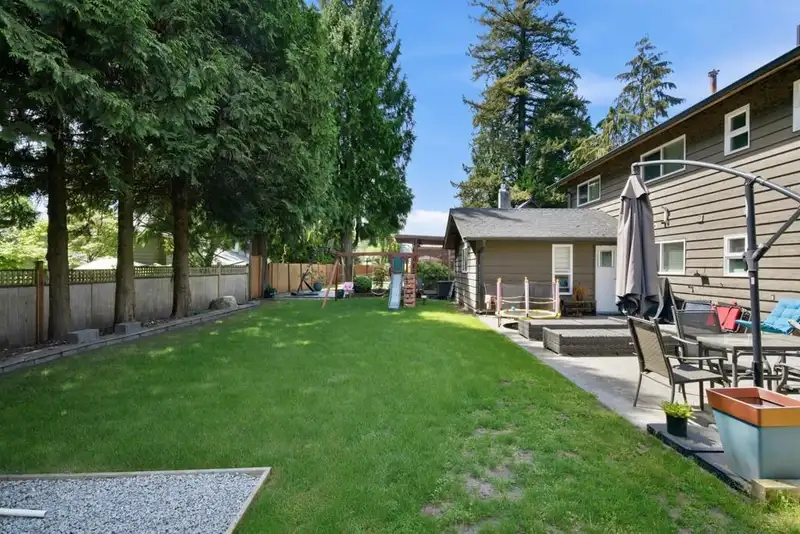 2416 TOLMIE AVENUE - photo 4 of 40