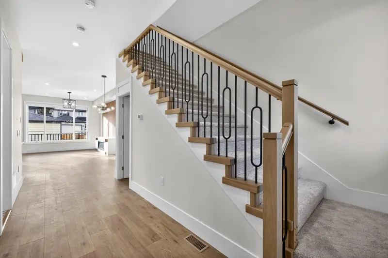 17126 1 AVENUE - photo 3 of 25