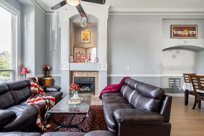 12608 67A AVENUE - photo 4 of 25