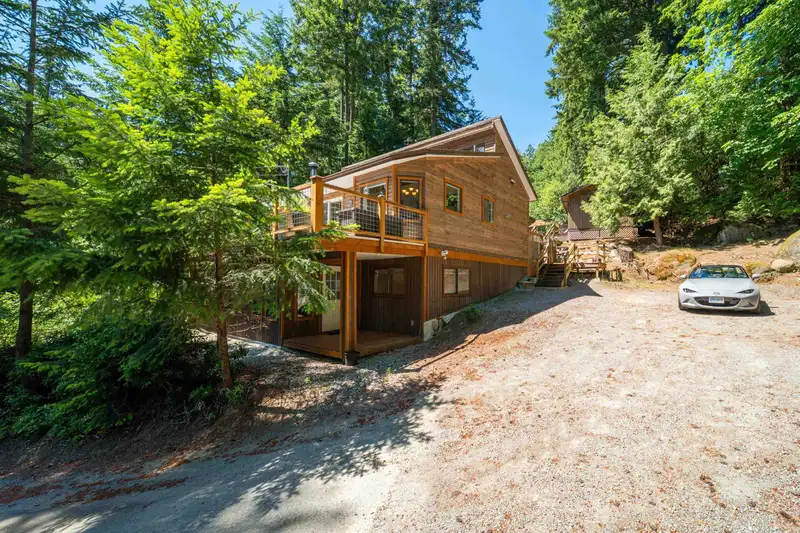 715 FERNHILL ROAD - photo 4 of 40