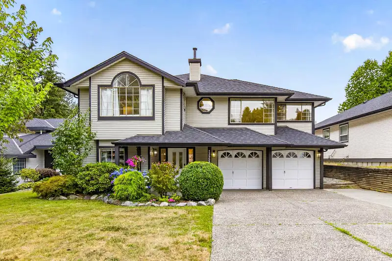 23555 108 AVENUE - photo 1 of 40