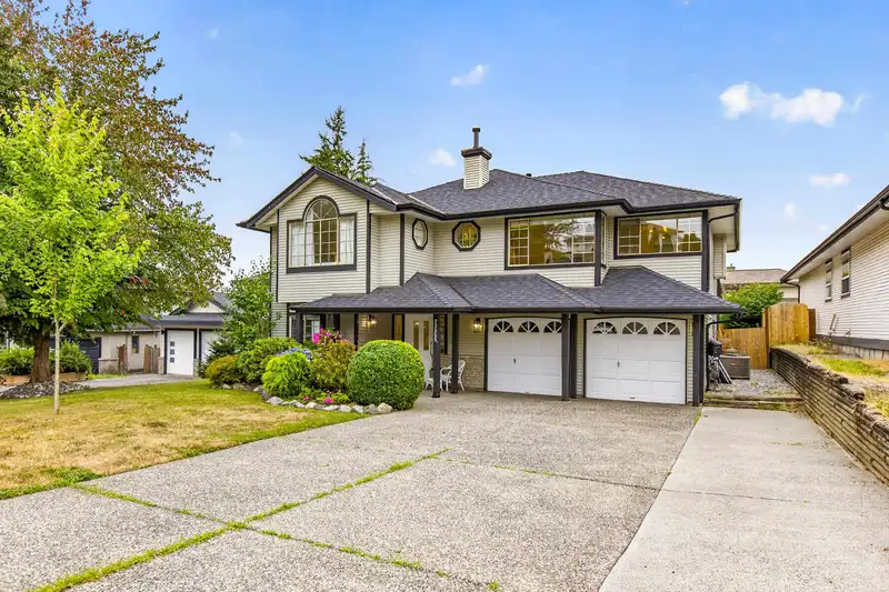 23555 108 AVENUE - photo 2 of 40