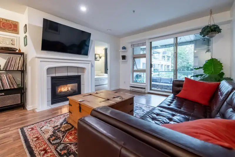 212 301 MAUDE ROAD - photo 2 of 40