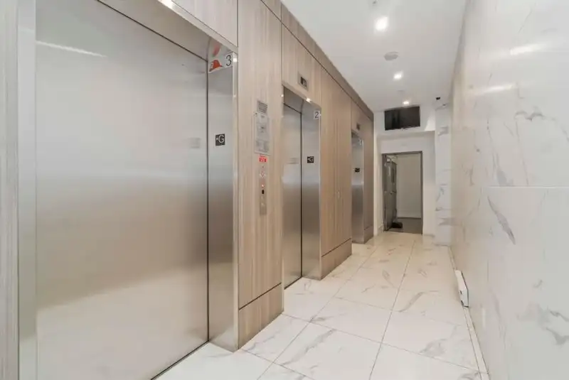 1706 7388 KINGSWAY - photo 4 of 31